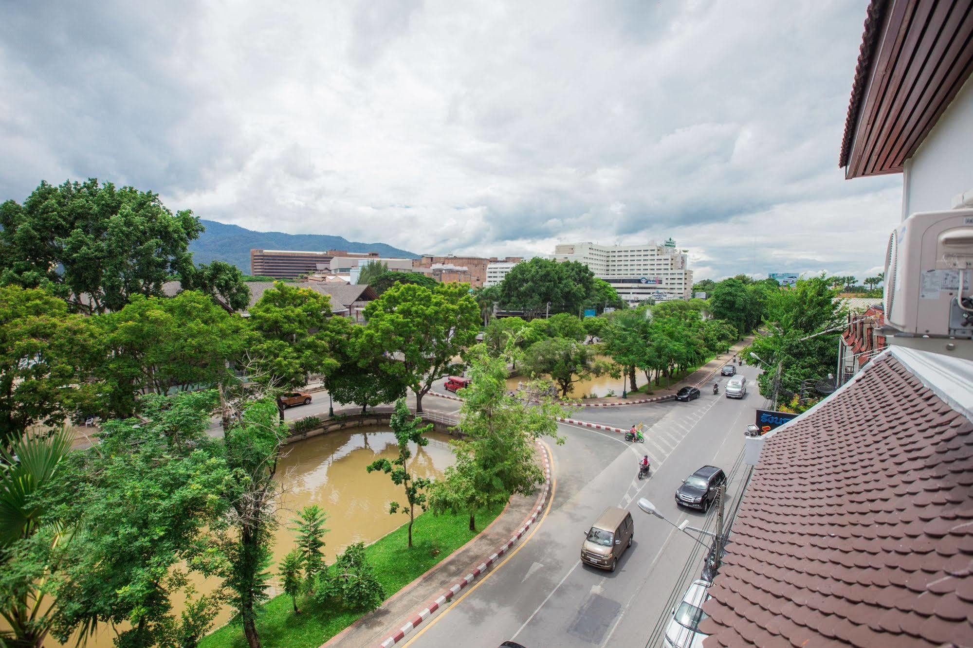 Chiang Roi 7 Days Inn Чиангмай Екстериор снимка