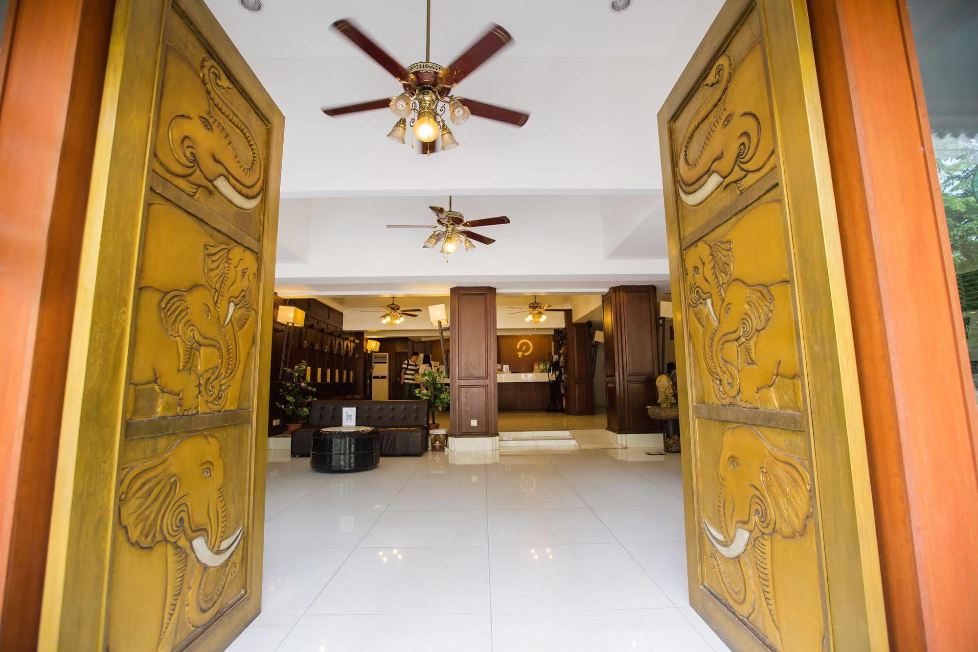 Chiang Roi 7 Days Inn Чиангмай Екстериор снимка